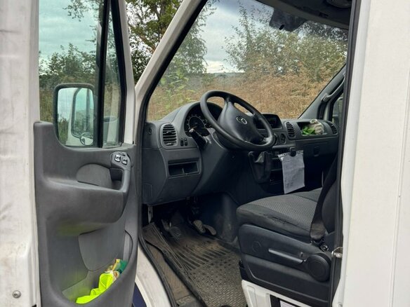 2014 Mercedes-Benz Sprinter, белый, 2000000 рублей - вид 2