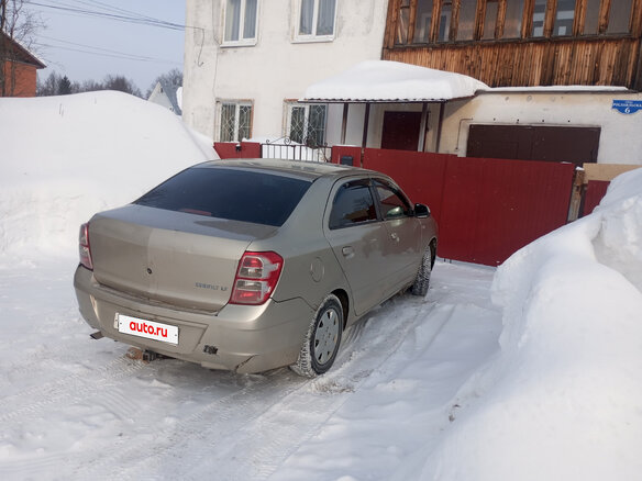 2013 Chevrolet Cobalt II, бежевый, 400000 рублей - вид 2