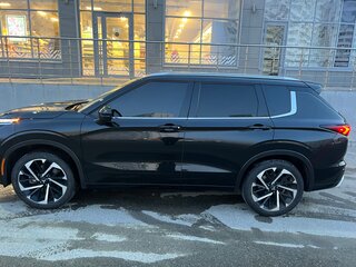 2021 Mitsubishi Outlander IV, чёрный, 4200000 рублей, вид 5