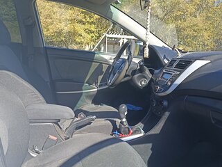 2013 Hyundai Solaris I, белый, 750000 рублей, вид 5
