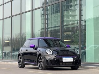 2022 Mini Hatch Cooper III (F55/F56) Рестайлинг 2, чёрный, 2210000 рублей, вид 4