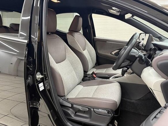 2021 Toyota Yaris IV, чёрный, 1140000 рублей - вид 6