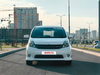 2010 Toyota ISis I Рестайлинг, белый, 1399999 рублей, вид 2