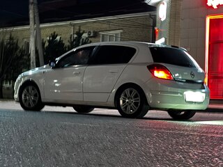 2008 Opel Astra H Рестайлинг, белый, 650000 рублей, вид 5