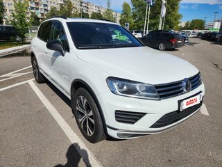 2018 Volkswagen Touareg II Рестайлинг, белый, 3900000 рублей, вид 2