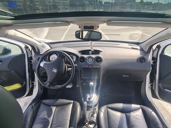 2011 Peugeot 308 I Рестайлинг, белый, 900001 рублей - вид 1