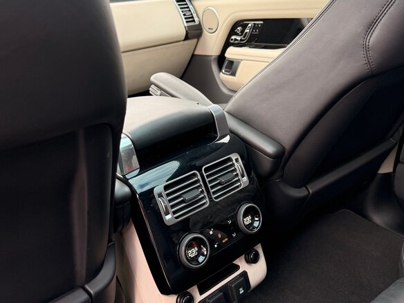 2018 Land Rover Range Rover IV Рестайлинг, серый, 5900000 рублей - вид 17