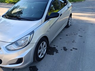 2013 Hyundai Solaris I, серебристый, 650000 рублей, вид 1