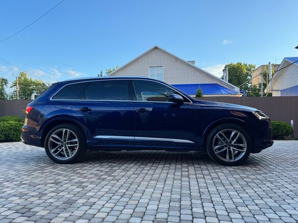 2021 Audi Q7 45 TDI II (4M) Рестайлинг, синий, 9490000 рублей - вид 7