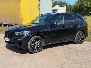2019 BMW X5 50i IV (G05/G18), чёрный, 6400000 рублей, вид 4