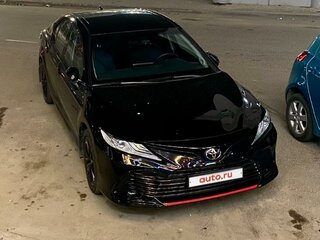 2021 Toyota Camry VIII (XV70) Рестайлинг, чёрный, 4100000 рублей, вид 3