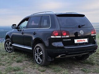 2010 Volkswagen Touareg I Рестайлинг, чёрный, 950000 рублей, вид 2