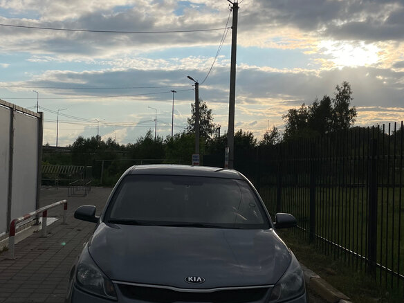 2017 Kia Rio IV, серый, 1100000 рублей