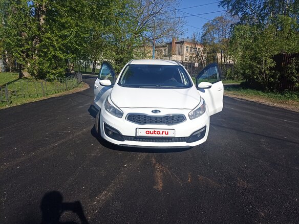 2017 Kia Ceed II Рестайлинг, белый, 1220000 рублей - вид 2