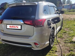 2018 Mitsubishi Outlander PHEV III Рестайлинг 3, белый, 2150000 рублей, вид 5
