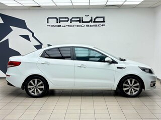 2017 Kia Rio III Рестайлинг, белый, 1200000 рублей, вид 5