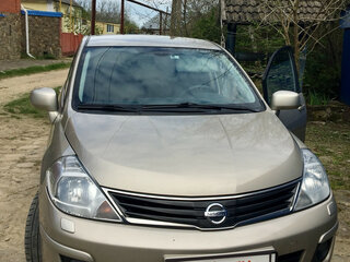 2011 Nissan Tiida I Рестайлинг, бежевый, 850000 рублей, вид 3