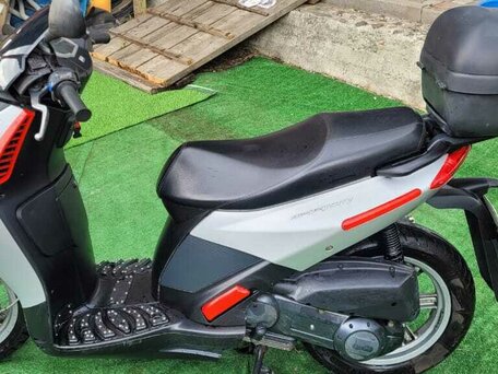 2007 Aprilia SportCity 200, серебристый, 230000 рублей, вид 2