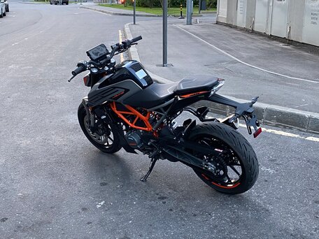 2022 KTM 125 Duke, серый, 444000 рублей, вид 4