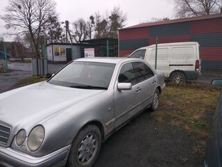 1998 Mercedes-Benz E-Класс 240 II (W210, S210), серебристый, 500000 рублей, вид 1