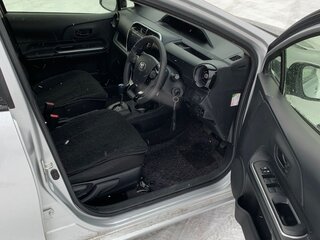 2019 Toyota Aqua I Рестайлинг 2, серебристый, 1420000 рублей, вид 5