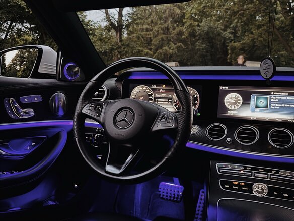2017 Mercedes-Benz E-Класс 400 V (W213, S213, C238), белый, 2800000 рублей - вид 5