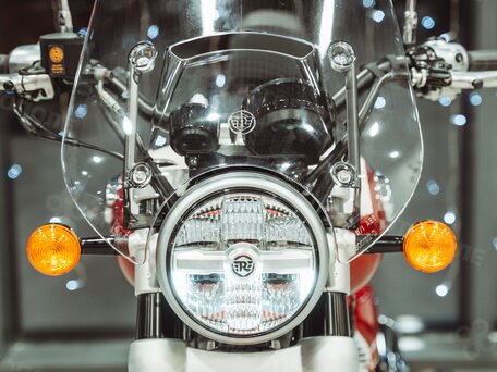 2025 Royal Enfield Super Meteor, красный, 792000 рублей, вид 5