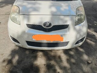 2009 Toyota Vitz II (XP90), белый, 800000 рублей, вид 1