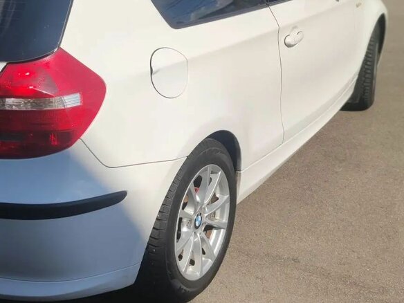 2008 BMW 1 серии 116i I (E81/E82/E87/E88) Рестайлинг, белый, 600000 рублей - вид 11