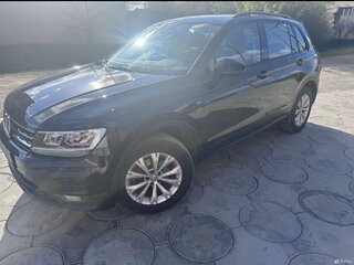 2020 Volkswagen Tiguan II, чёрный, 2390000 рублей, вид 1
