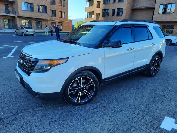 2013 Ford Explorer Sport V, белый, 1700000 рублей