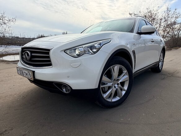 2012 Infiniti FX30d II (S51) Рестайлинг, белый, 3480000 рублей - вид 8