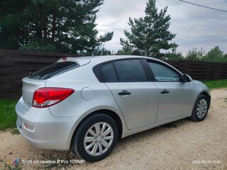 2014 Chevrolet Cruze I Рестайлинг, серебристый, 655000 рублей, вид 3