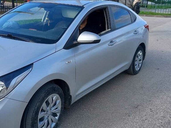 2018 Hyundai Solaris II, серебристый, 1235000 рублей - вид 5