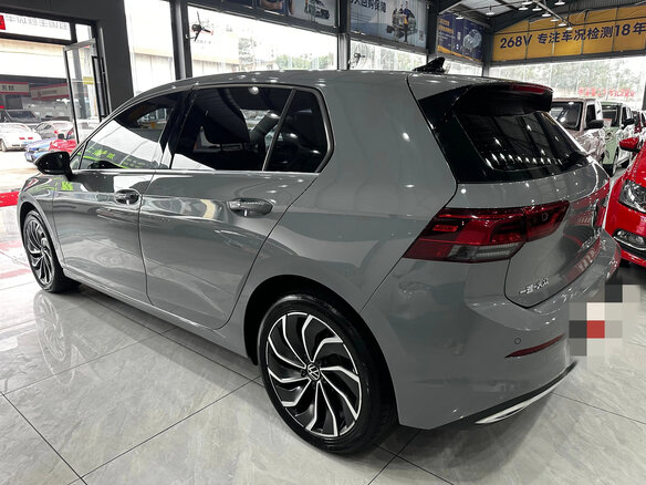2022 Volkswagen Golf VIII, серый - вид 4