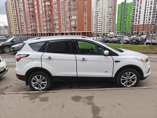 2017 Ford Kuga II Рестайлинг, белый, 1500000 рублей, вид 2