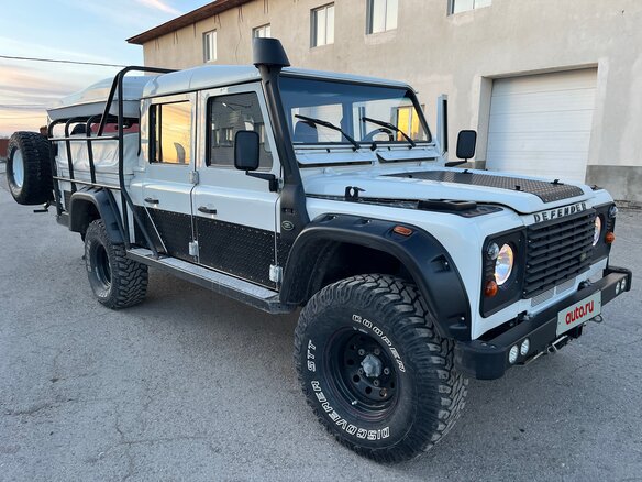 2004 Land Rover Defender 130 I, белый - вид 1