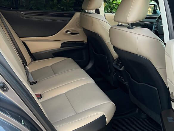 2019 Lexus ES 300h VII, серый, 4500000 рублей - вид 24