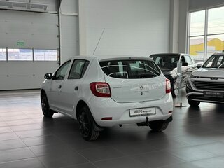 2018 Renault Sandero II Рестайлинг, белый, 739000 рублей, вид 2
