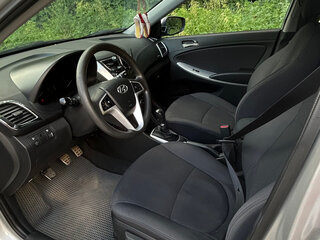 2013 Hyundai Solaris I, серебристый, 760000 рублей, вид 4