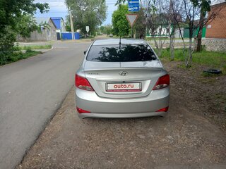 2016 Hyundai Solaris I Рестайлинг, серебристый, 989000 рублей, вид 4