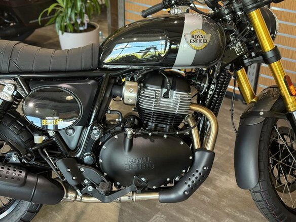 2026 Royal Enfield Bear 650, чёрный, 737000 рублей - вид 24