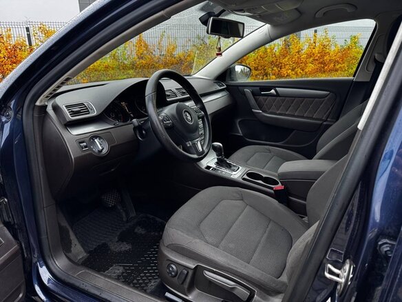 2014 Volkswagen Passat B7, синий, 1199000 рублей - вид 9