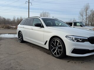 2017 BMW 5 серии 520d xDrive VII (G30/G31/G38), белый, 2650000 рублей, вид 3