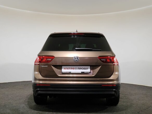 2018 Volkswagen Tiguan II, коричневый, 1690000 рублей - вид 5