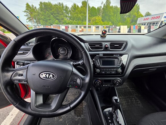 2011 Kia Rio 4-speed III, красный, 800000 рублей - вид 11