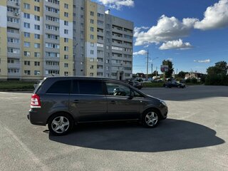 2011 Opel Zafira B Рестайлинг, серебристый, 730000 рублей, вид 2