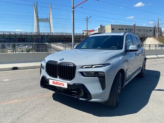 2022 BMW X7 40i I (G07) Рестайлинг, серебристый, 10000000 рублей, вид 4