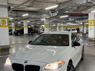 2013 BMW 5 серии 528i xDrive VI (F10/F11/F07), белый, 2090000 рублей, вид 2