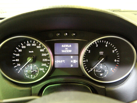 2010 Mercedes-Benz M-Класс 500 II (W164) Рестайлинг, чёрный - вид 15